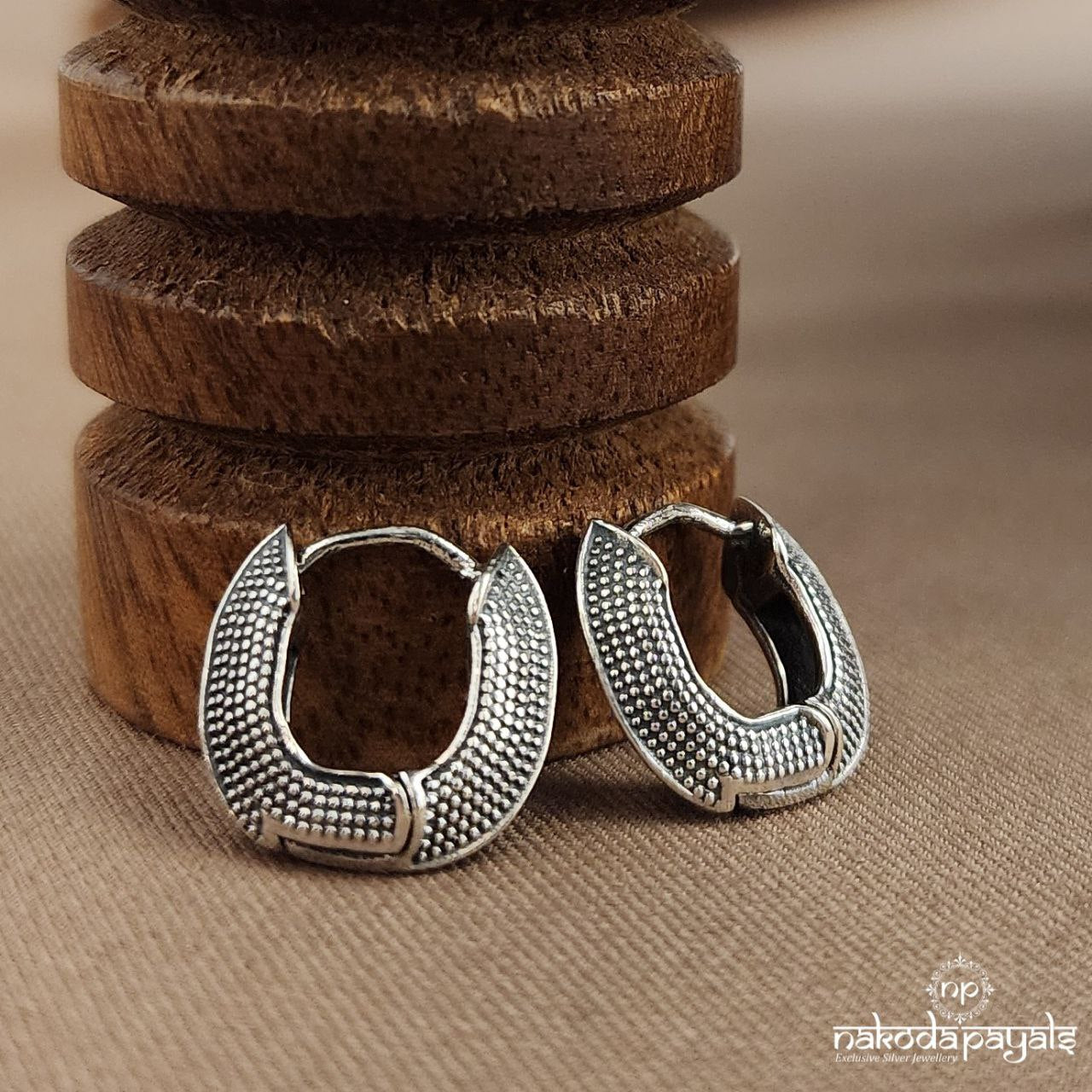 Squarish Dotted Bali (H2180)