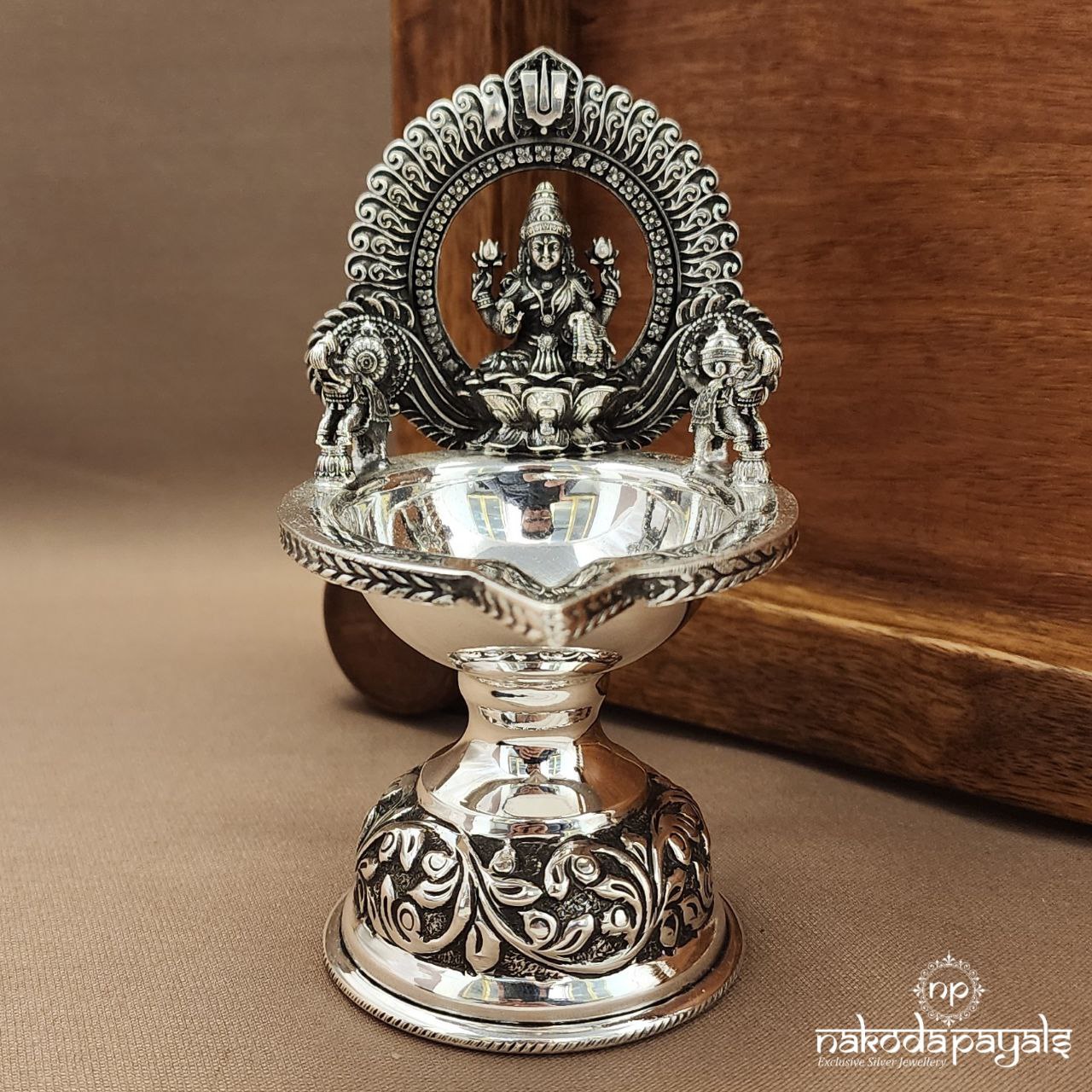 Venkateshwara Namha Kamakshi Deepam (Aa2538)