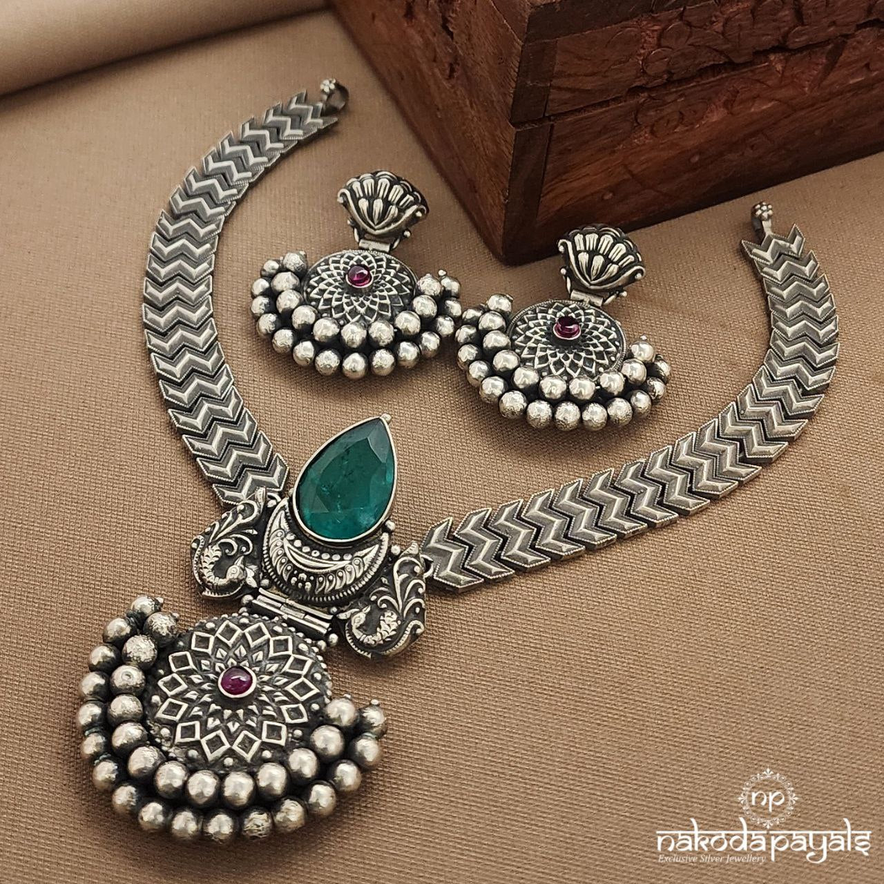 Green Drop Neckpiece With Earrings (N11406)