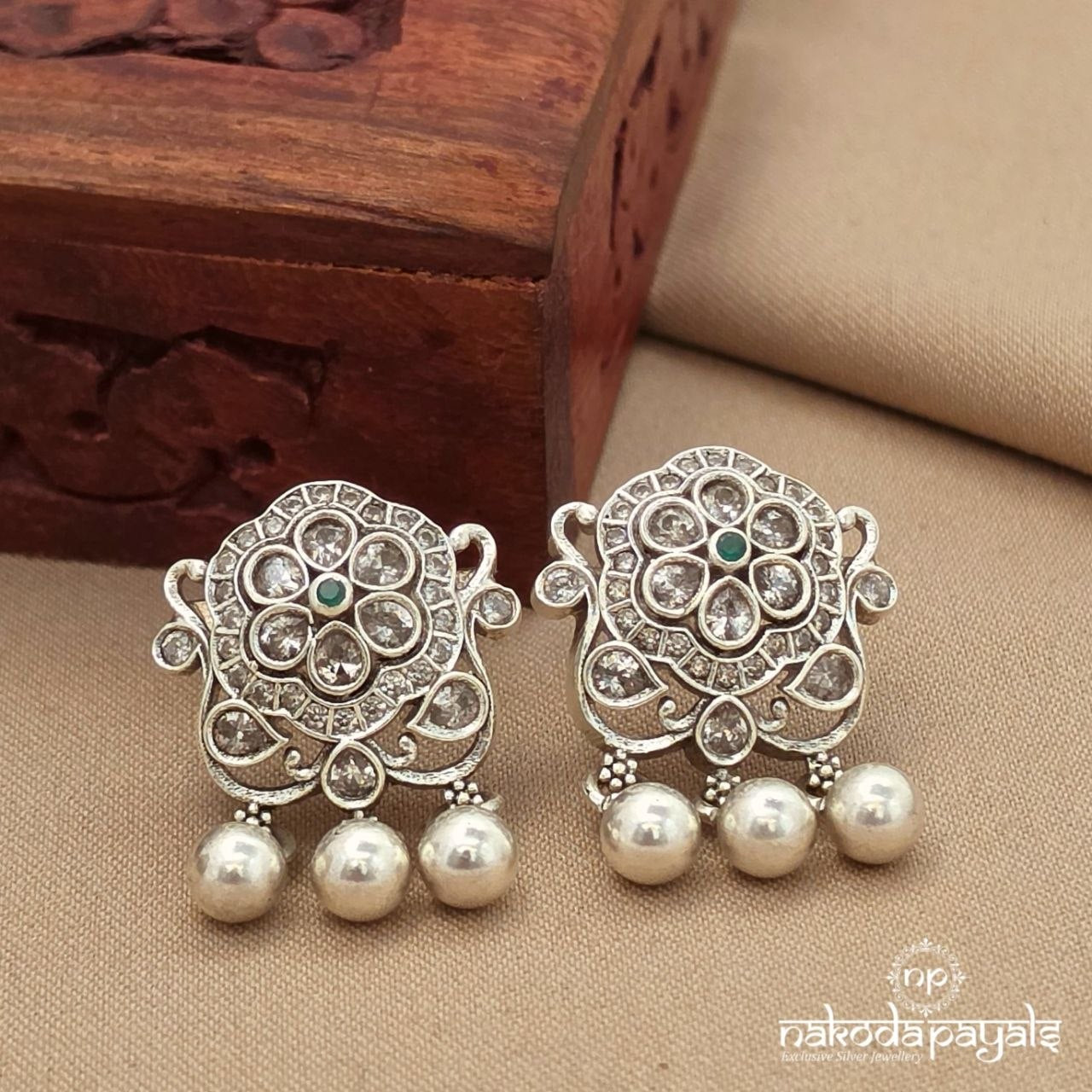 Amazing Greenish Dot Studs (S9746)