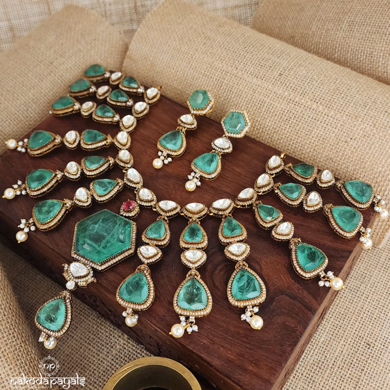 Emerald Green Moissanite Neckpiece Set (Gn8464)