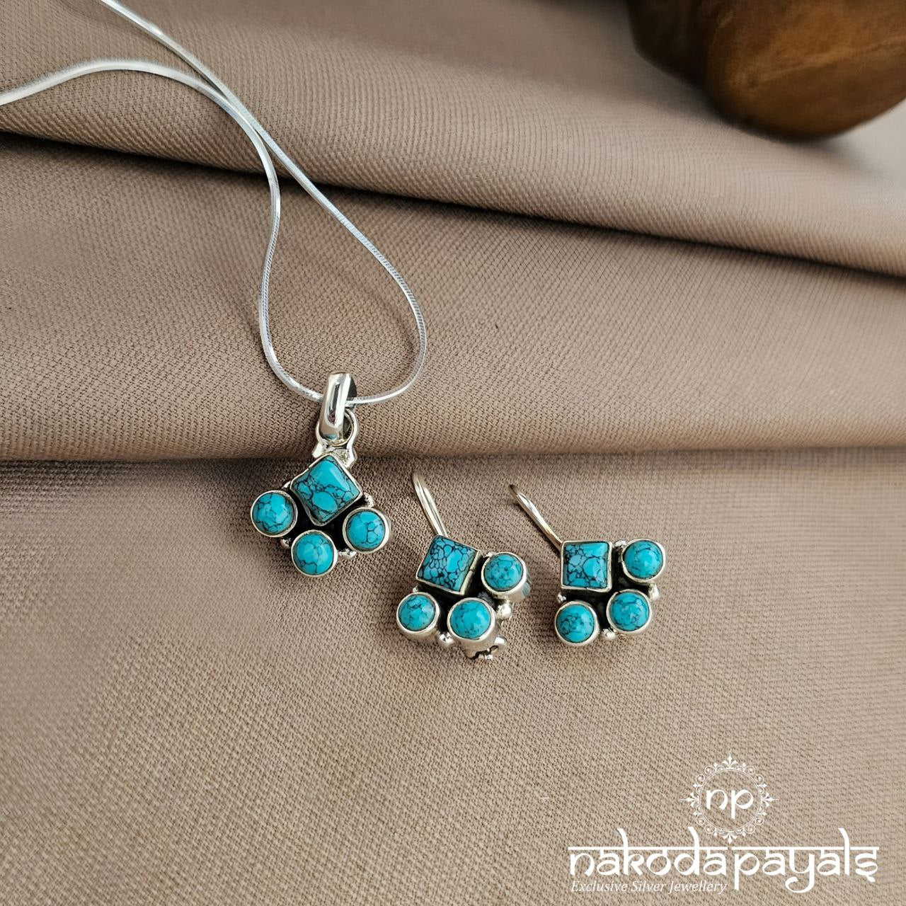 Turquoise Pendant Set (N11540)