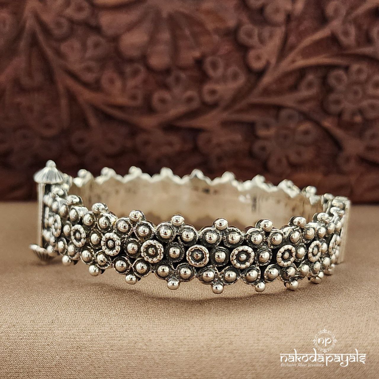 Amazing Oxidised screw Kada (K6184)