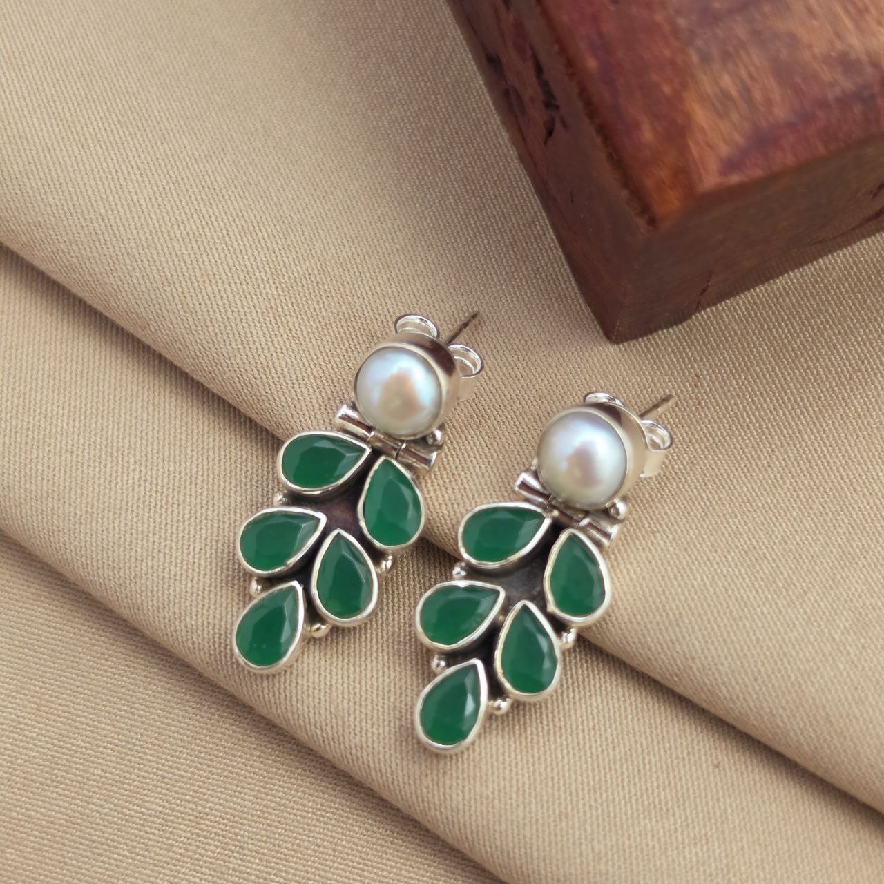 Leafy Studs (H2100-105)