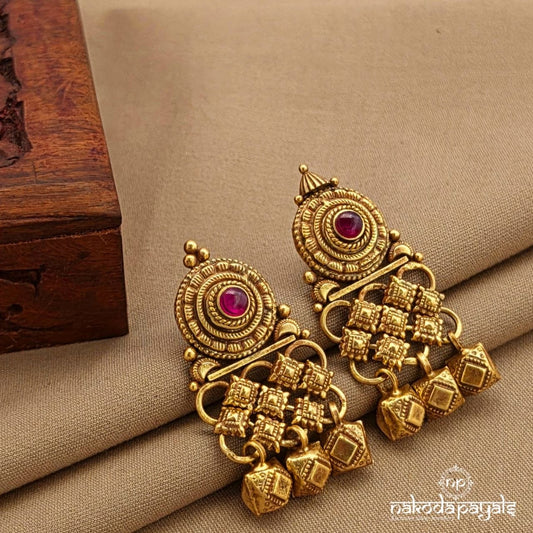 Endearing Red Dot Squarish Chandbali (Ge10912)