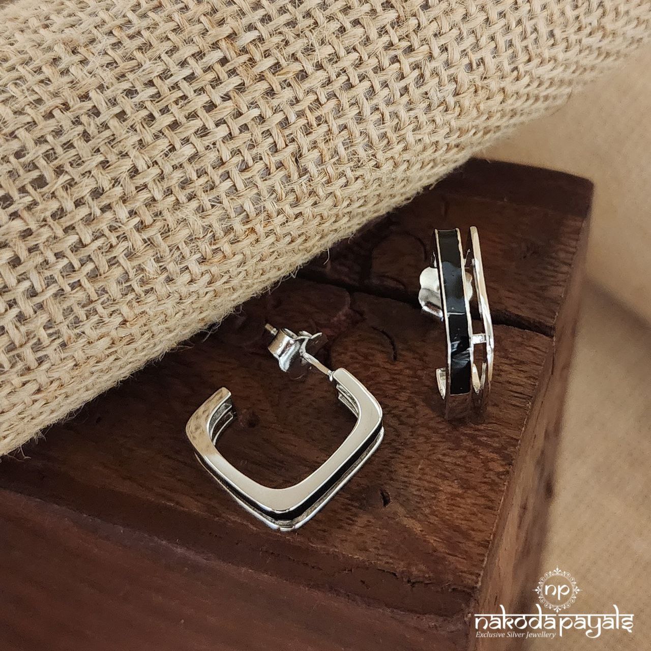 Squarish Black Earrings (St3256)