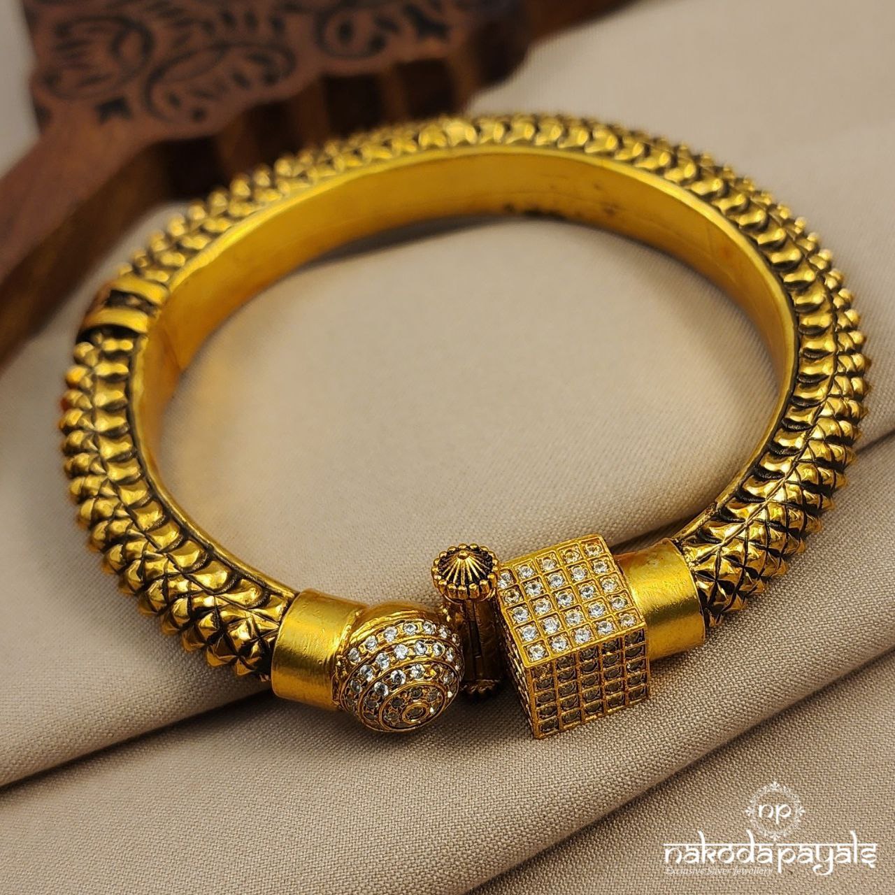 Enchanted Single Screw Kada (Gk2887)