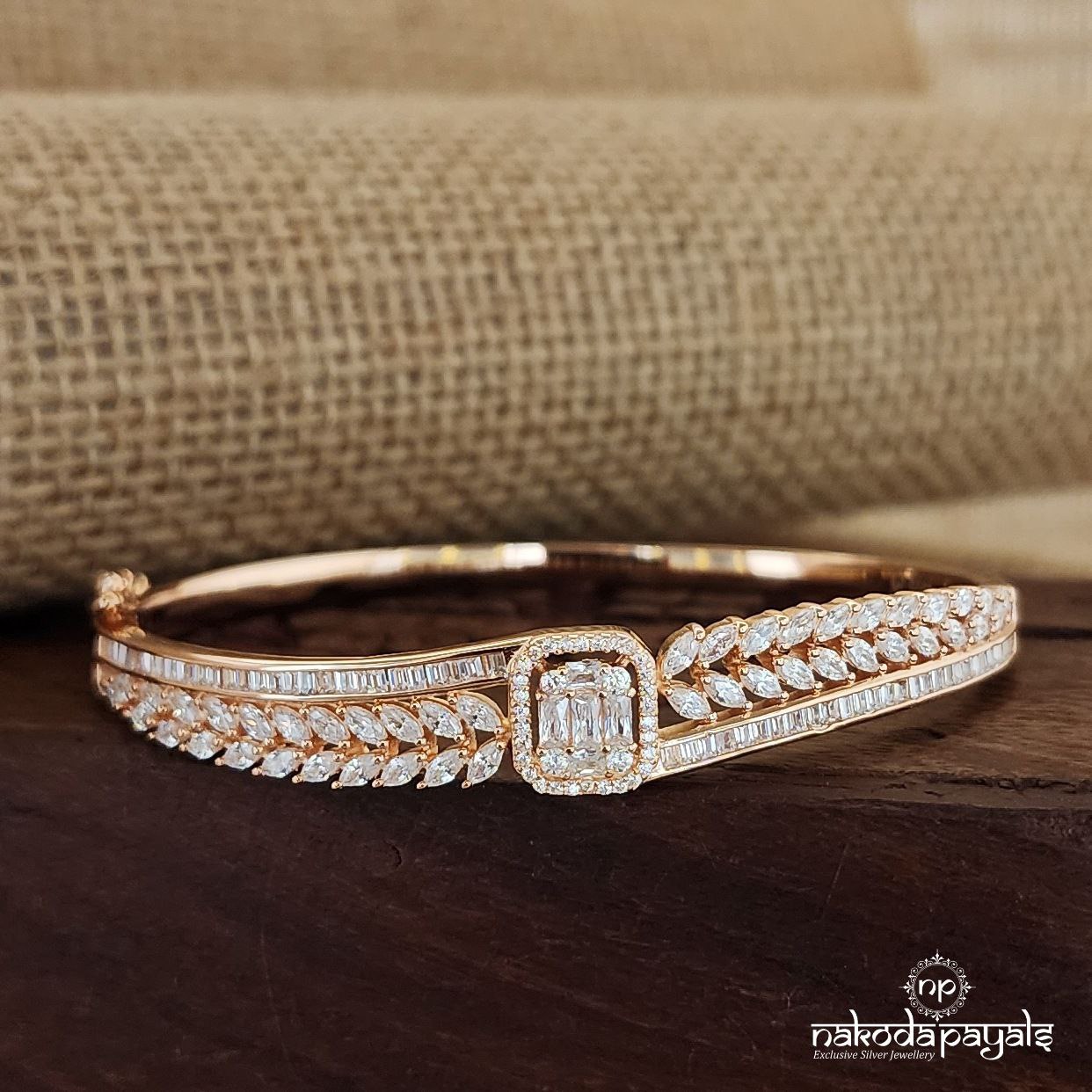 Leaf-Laden Sparkling Kada (Sk1090)