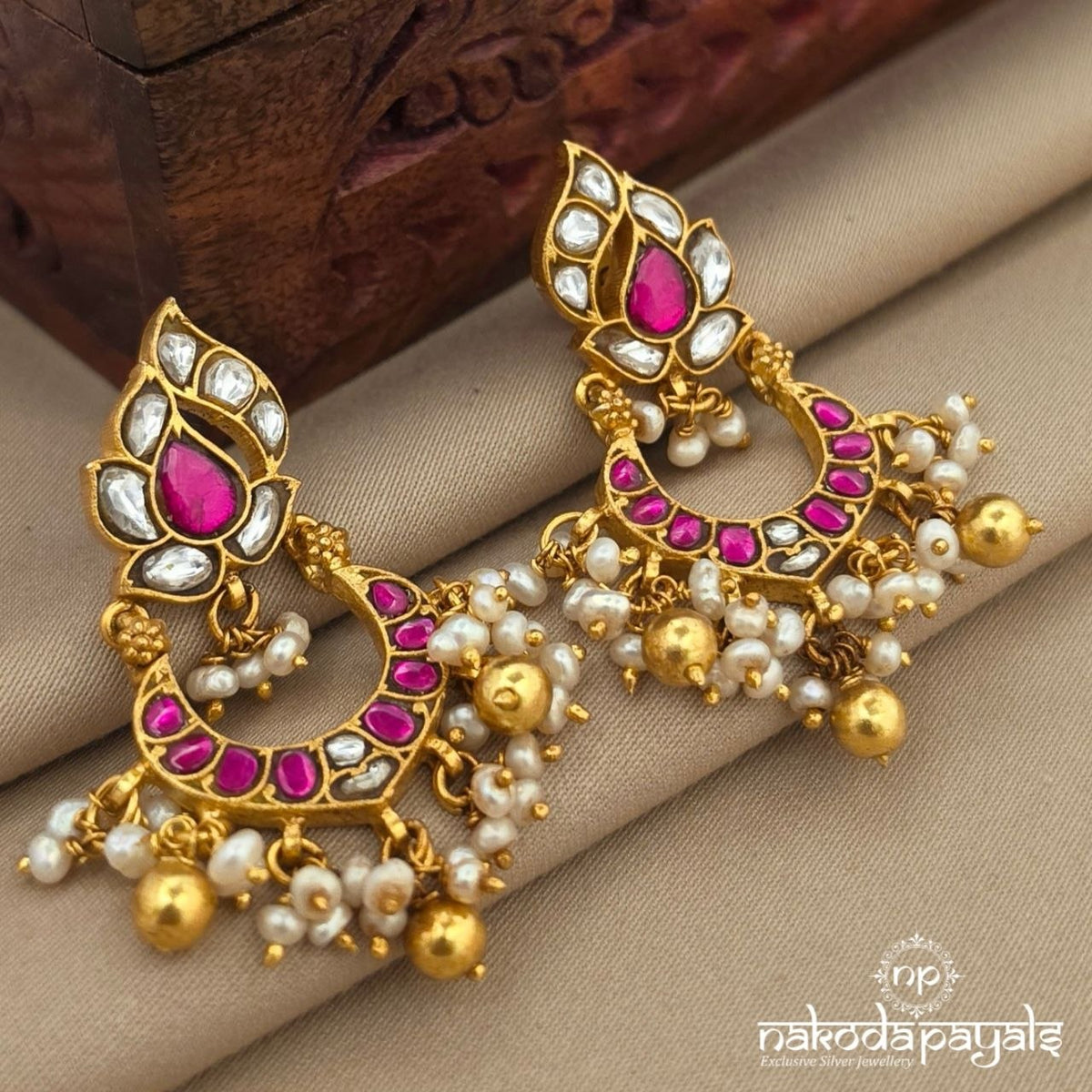 Half Moon Pearl Chandbali (Ge11469)