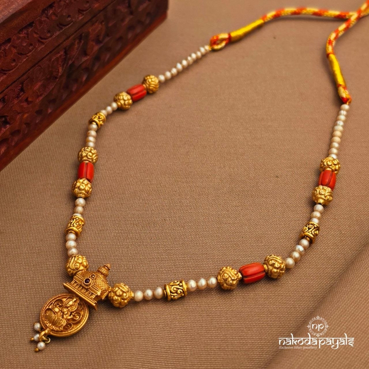 Coral Pearled Neckpiece (Gn10037)