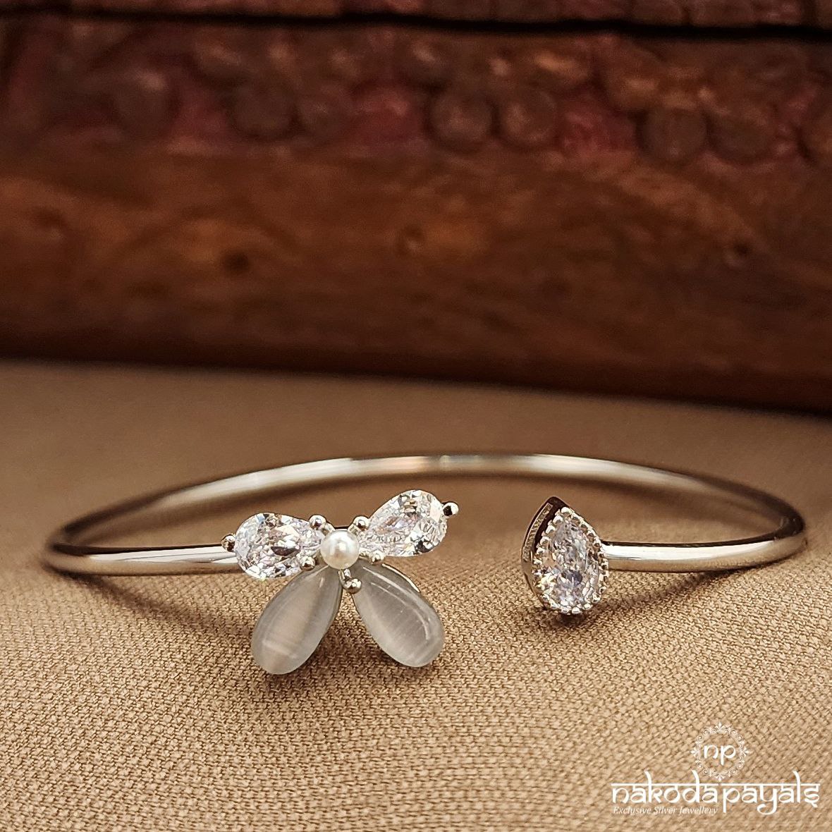 White Adjustable Kada (St3865)