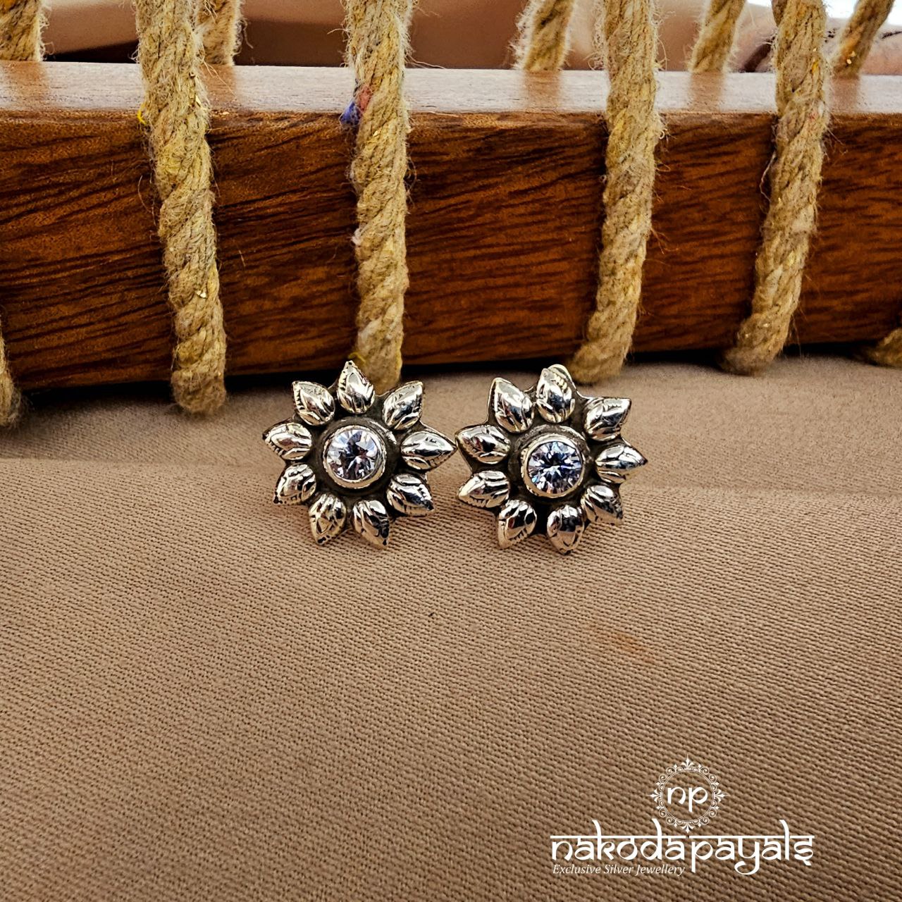 Floral White Studs (S9510)