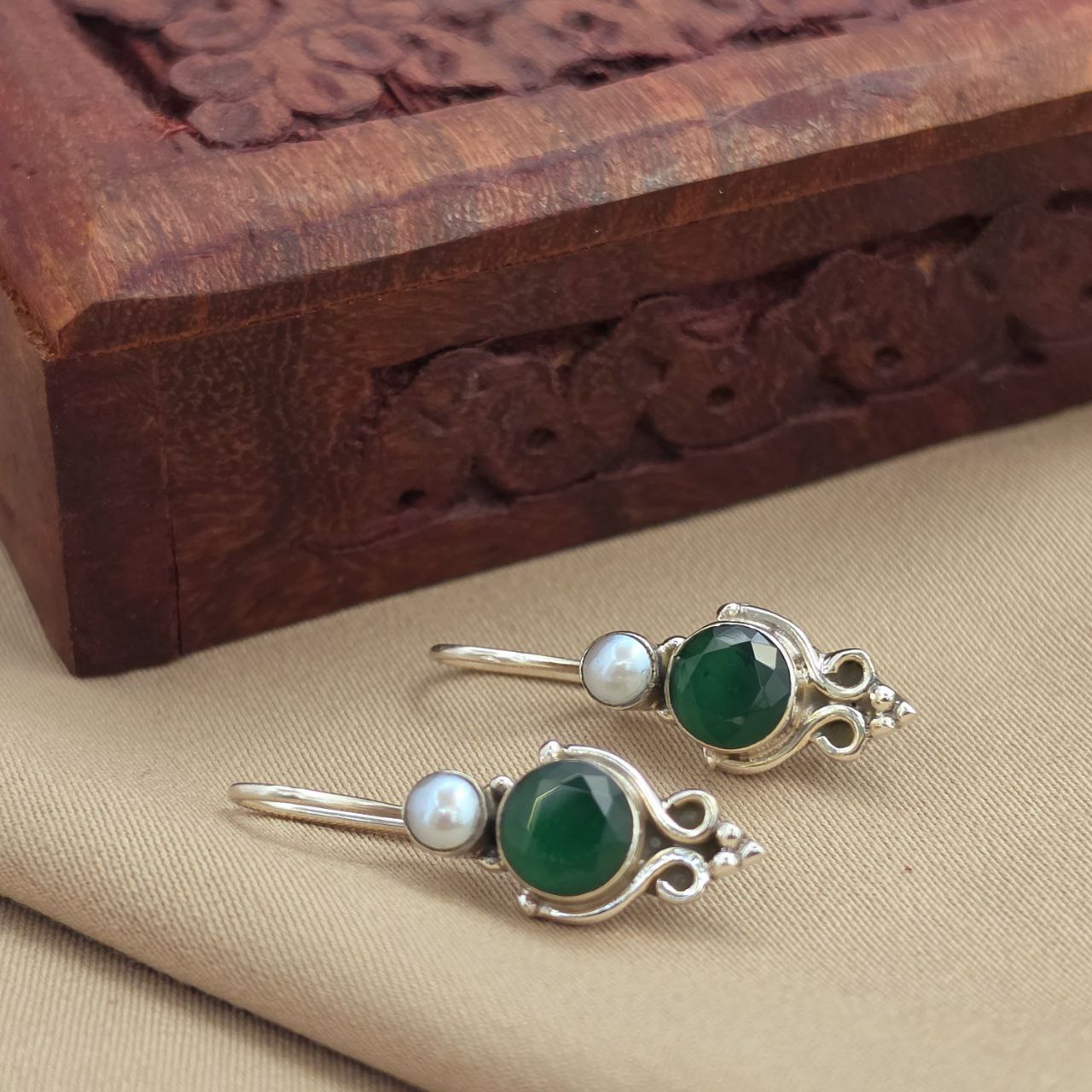 Pretty Hanging (H2118)