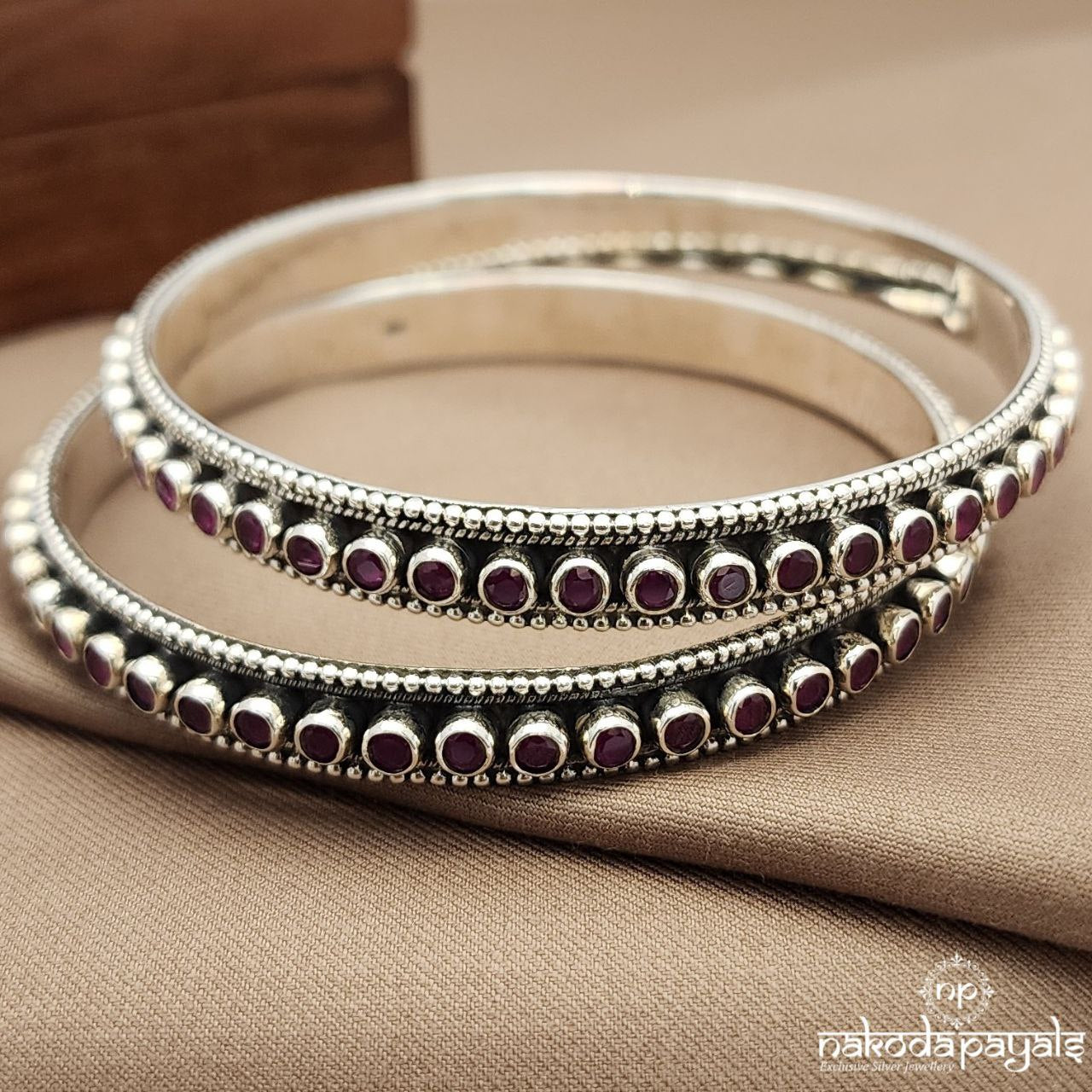 Dotted Red Bangle (K6127-29)