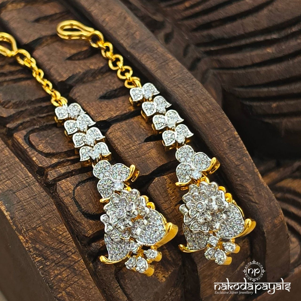 CZ Floral Earrings With Maati (Ge11607)