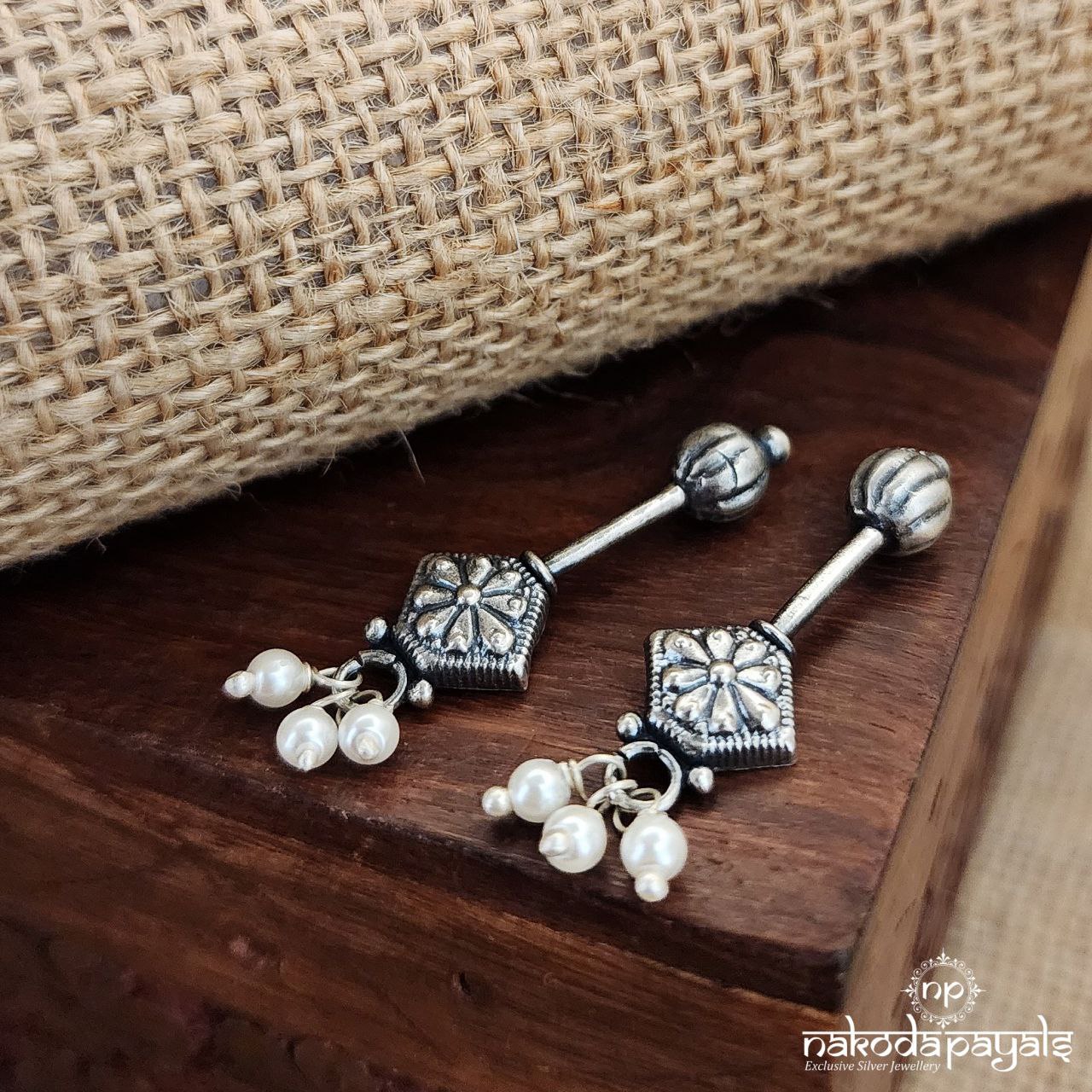 Hexagon Pearled Drop Bugadi (St2952)