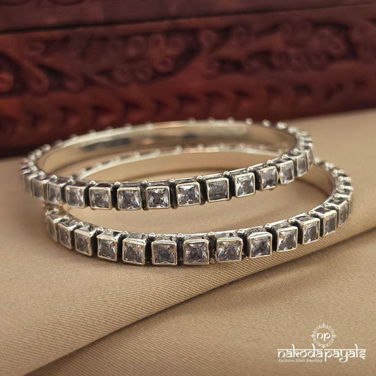Endearing White Bangle (2.4) (K6323)