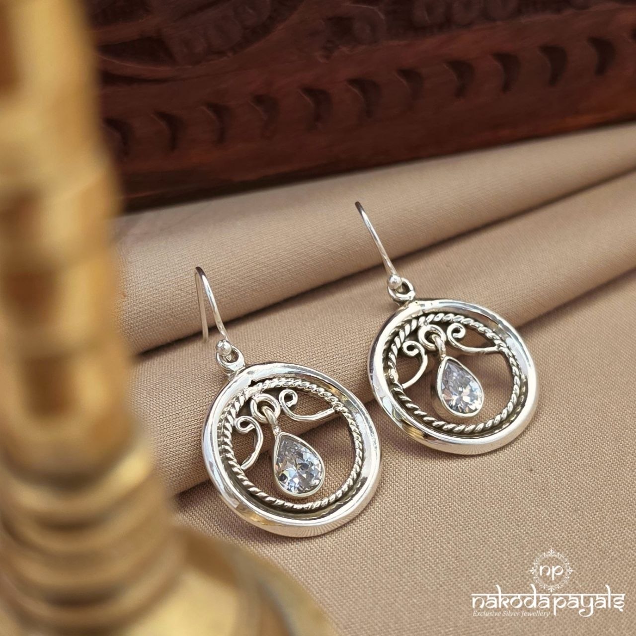 Cutsy White Drop Hangings (H1717)