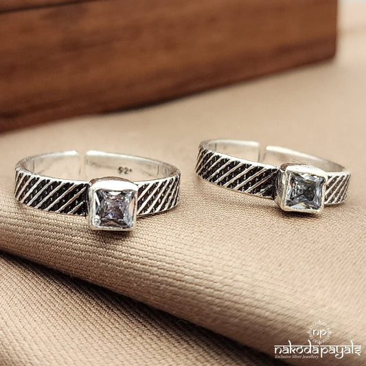 White Squarish Toebands (T4656)