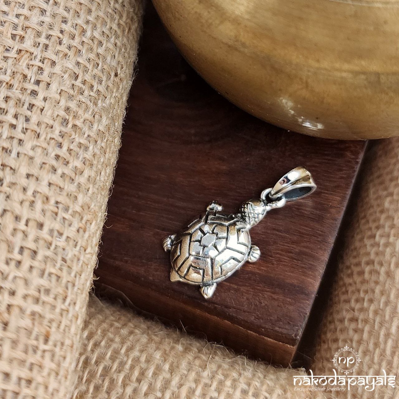 Tortoise Pendant (P2426)