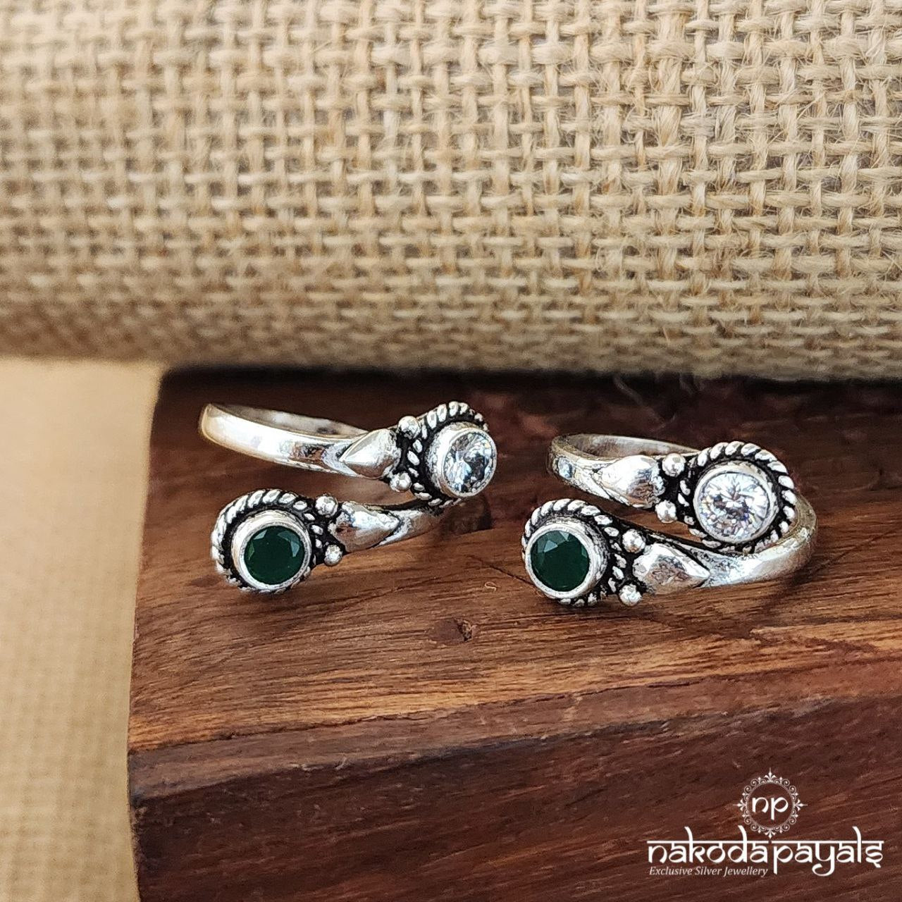 Green & White Front Adjustable Toerings (T4190)