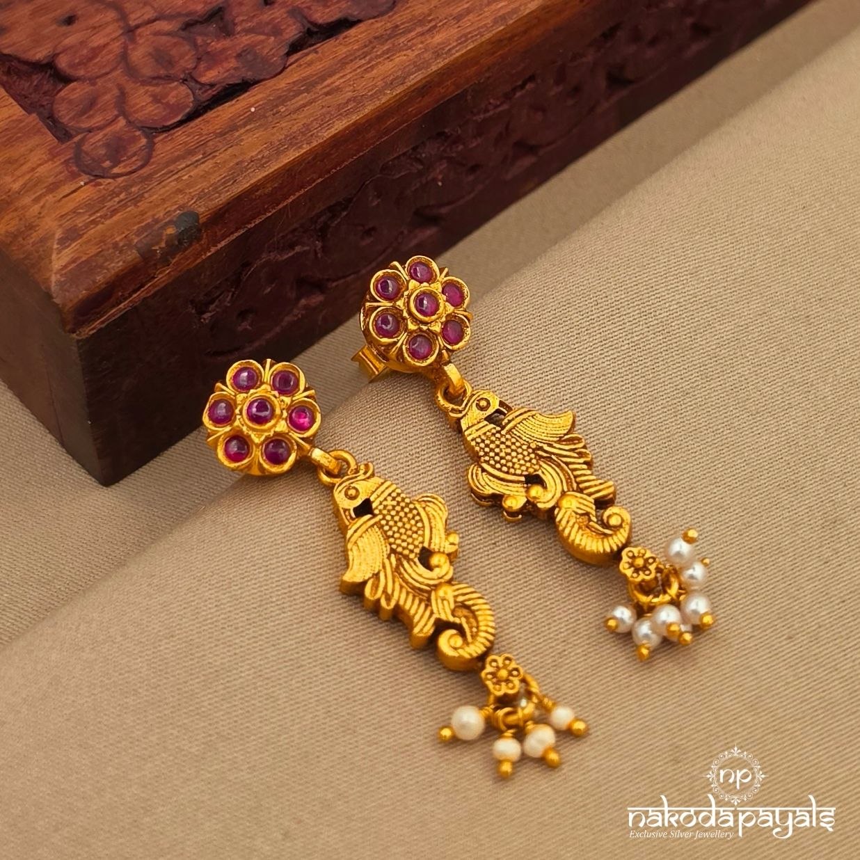 Kemp Floral Peacock Pearl Earrings (Ge10784)