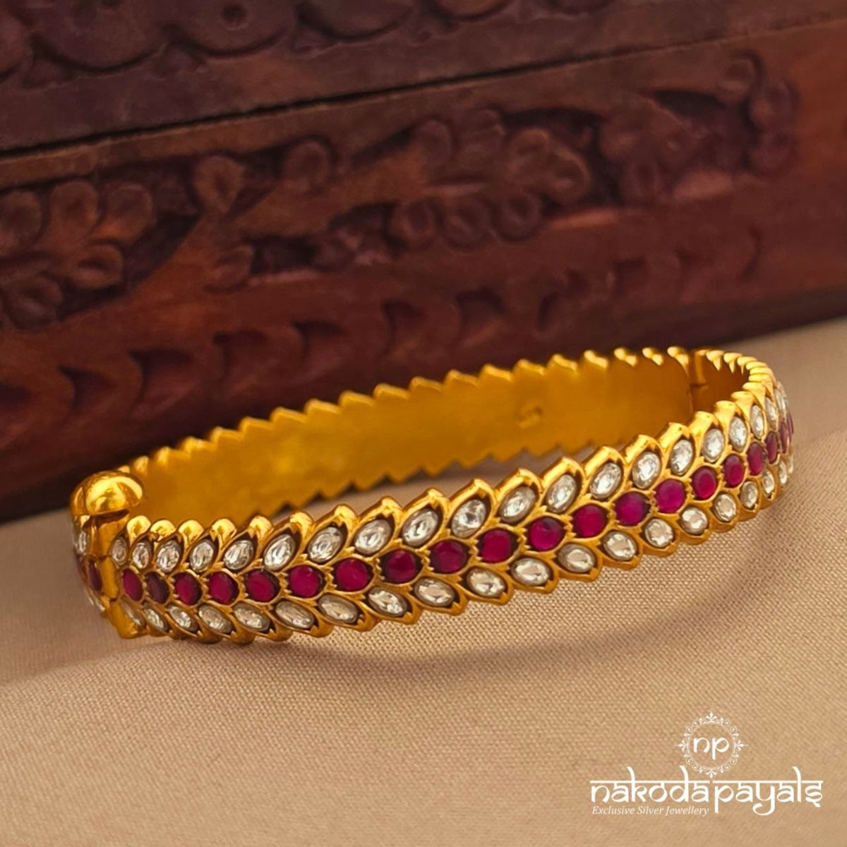Exquisite Kundan Screw Kada (Gk3385)