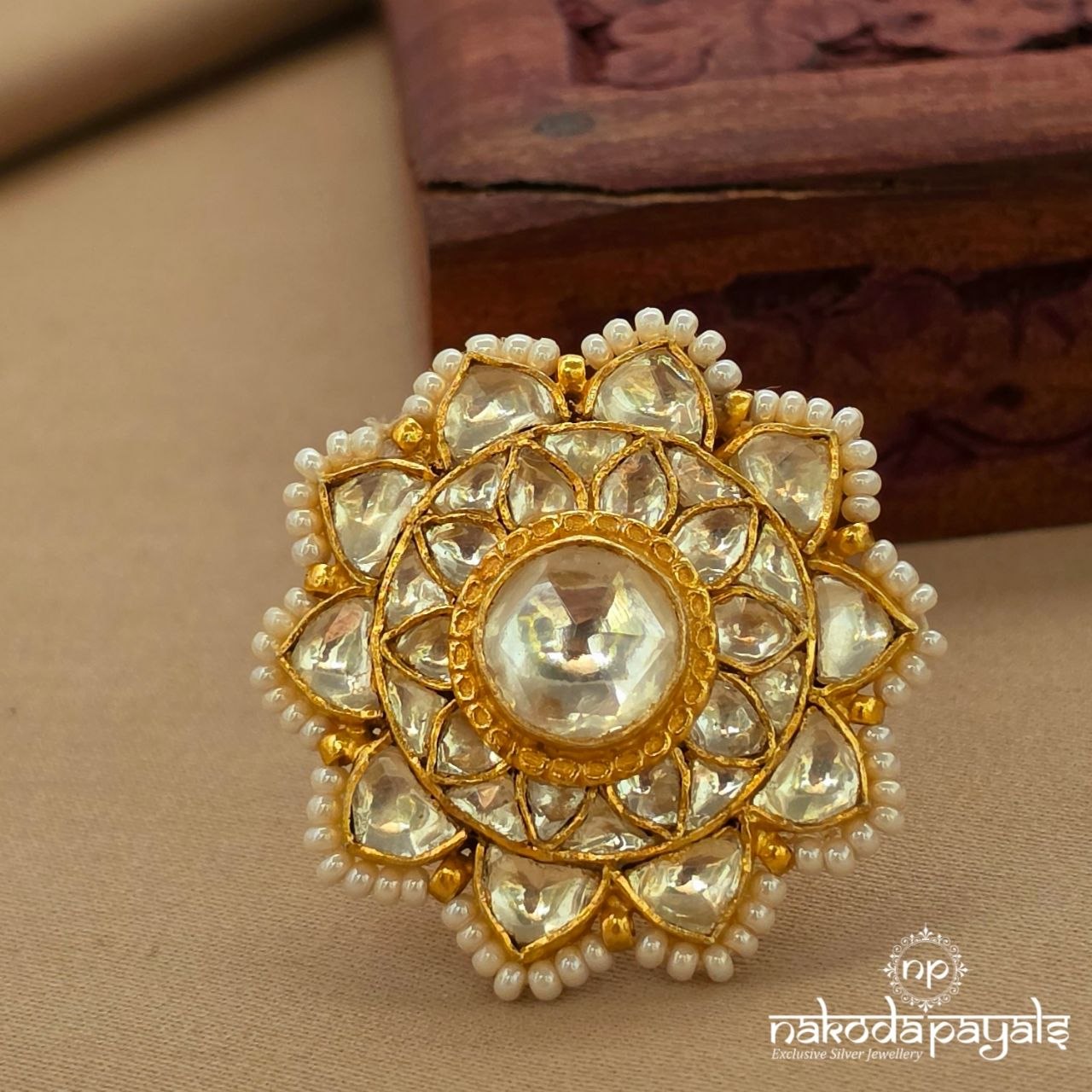 White Kundan Finger Ring (F2960)