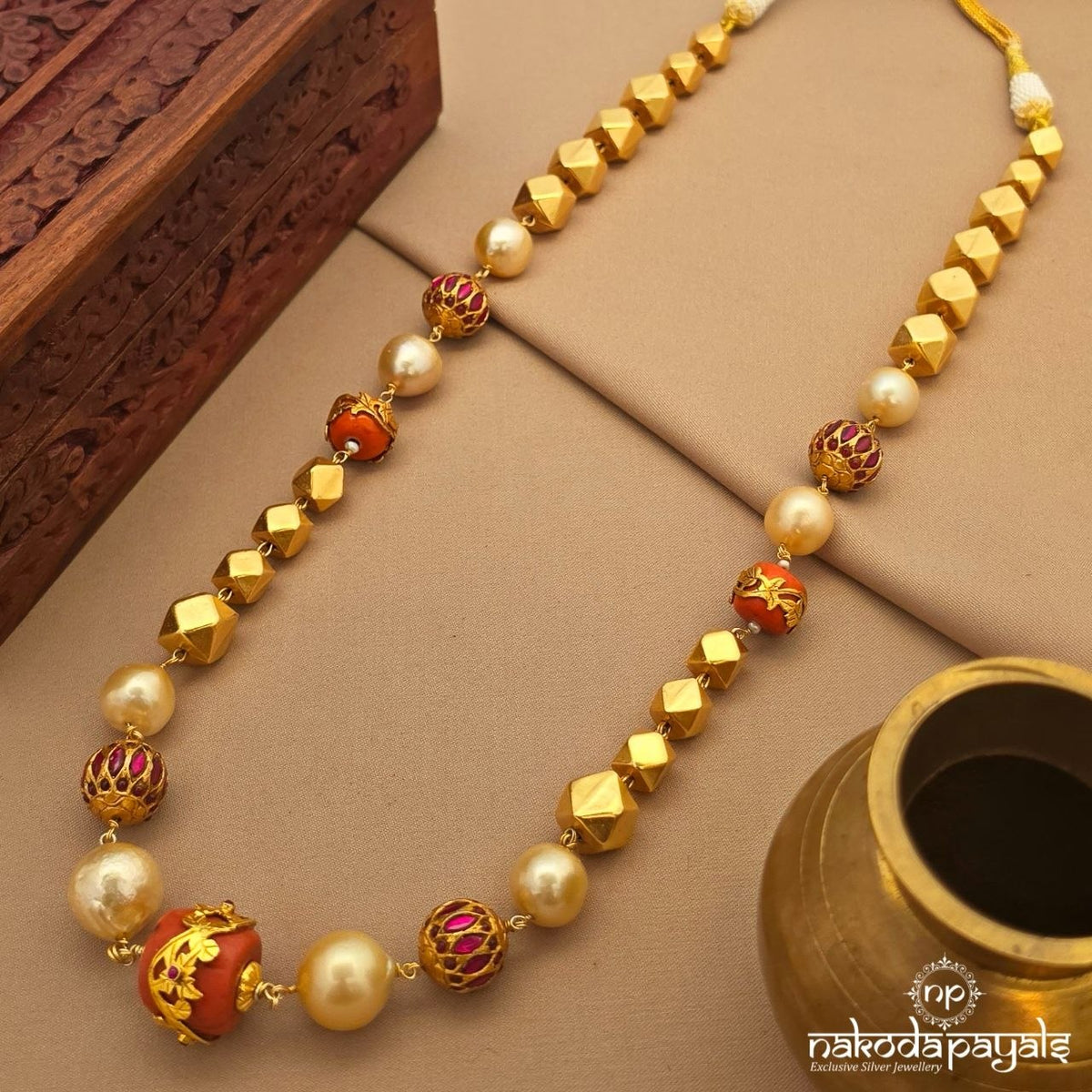 Majestic Coral Pearl Neckpiece (Gn10866)