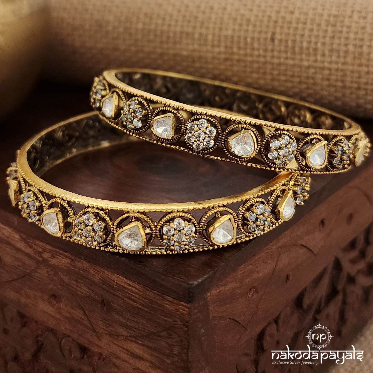 Sparkling Moissanite Bangles Pairs (Gk2893)