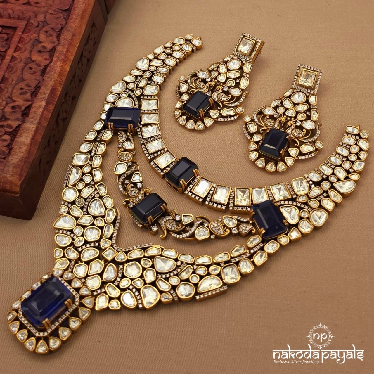 Rectangular Blue Neckpiece With Earrings (Gn10090)
