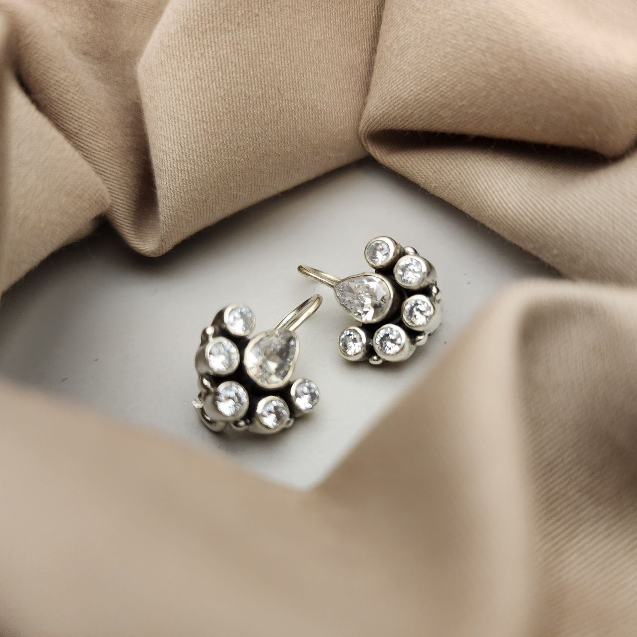 Drop  Hangings (H2210)