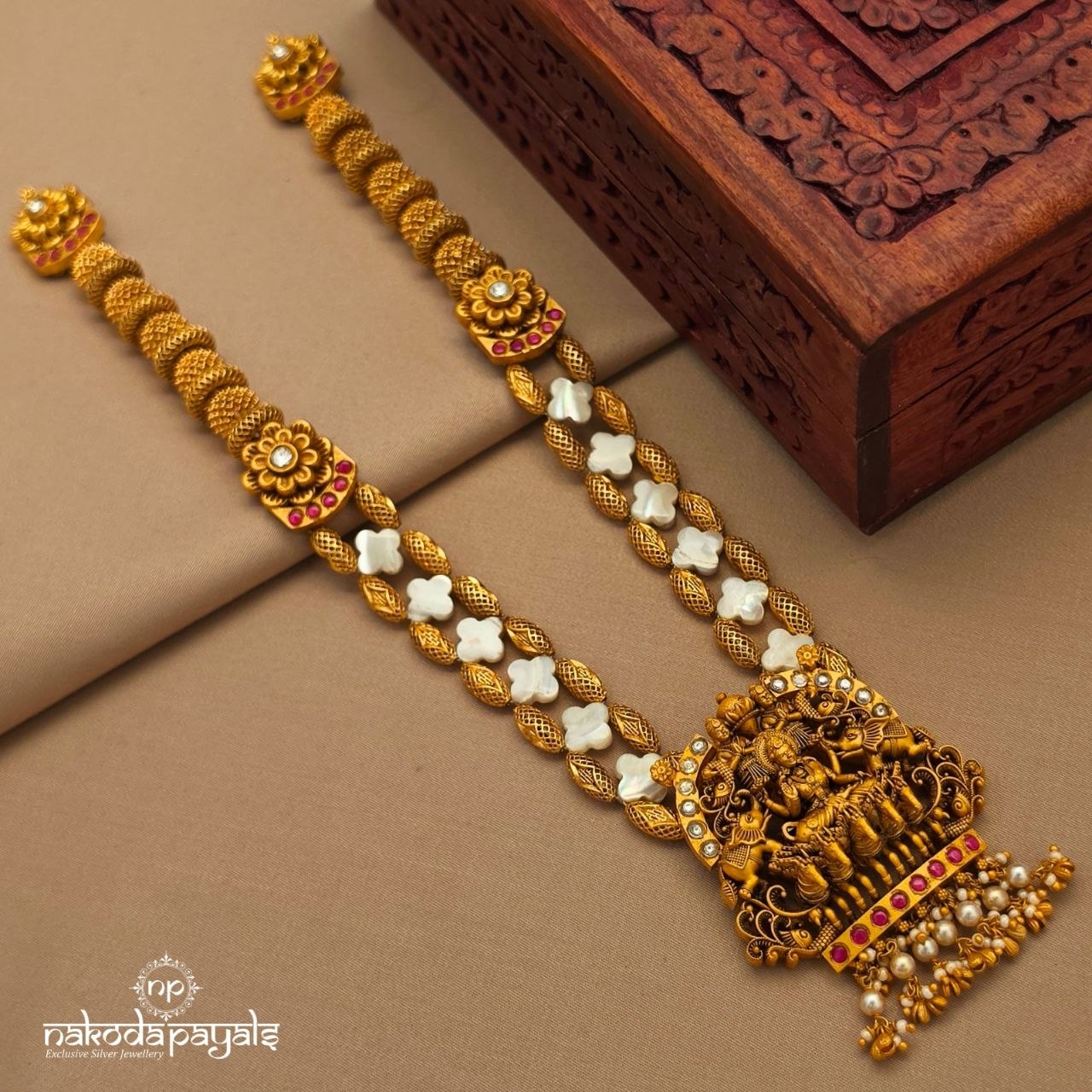 Charming MOP Lakshmi Aura Neckpiece (Gn10159)
