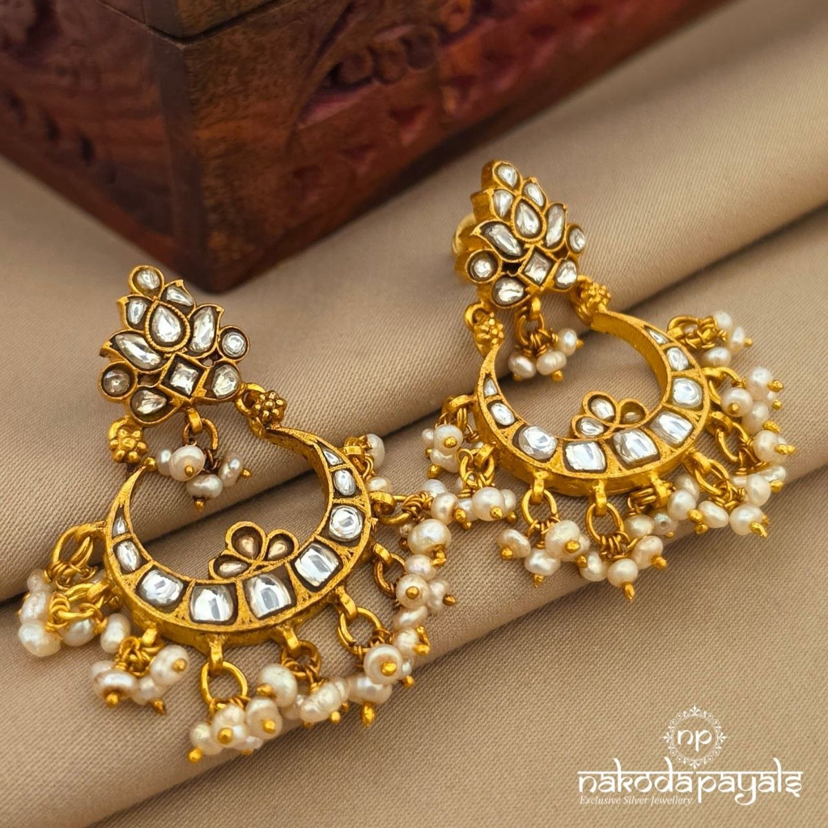 White Pearl Chandbali (Ge11462)