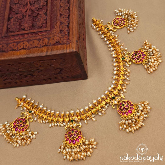 Resplendent Pearly Neckpiece (Gn10756)