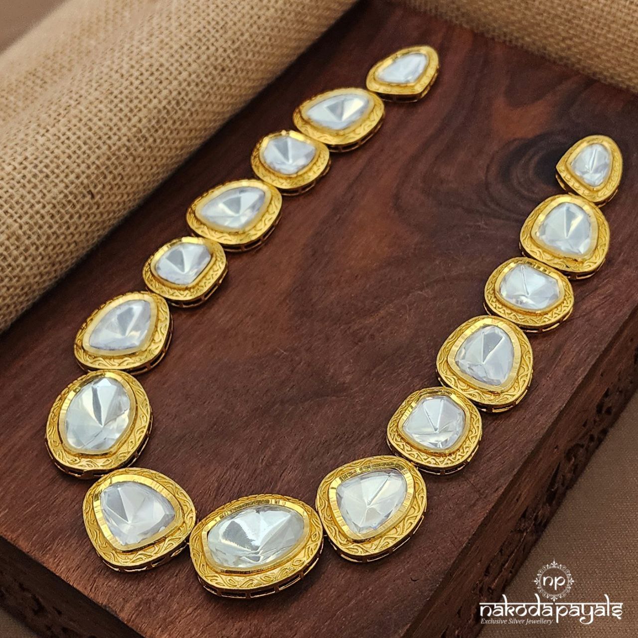 Gold Aura White Neckpiece (Gn9580)