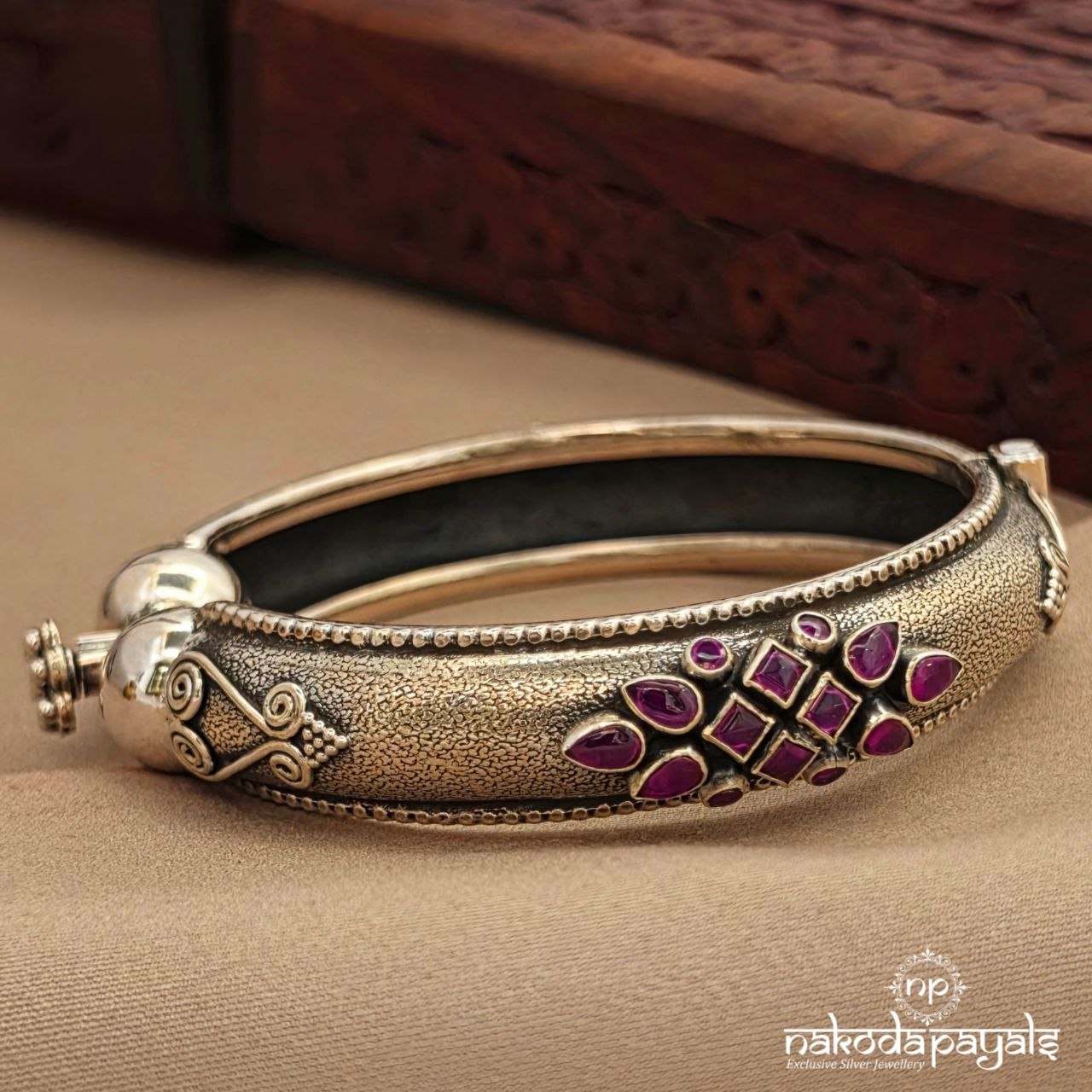 Exclusive squarish Floral Kada (K6334)