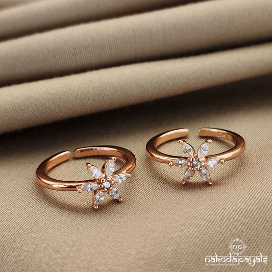 White Flower Rose Gold Toerings (T4378)
