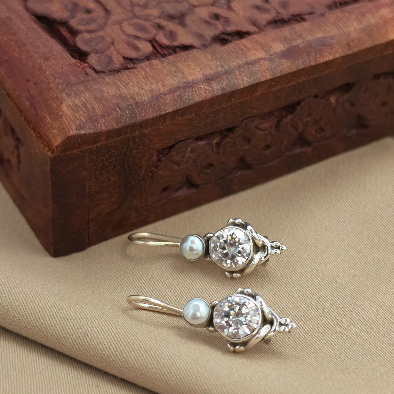 Unique Hanging (H2115)