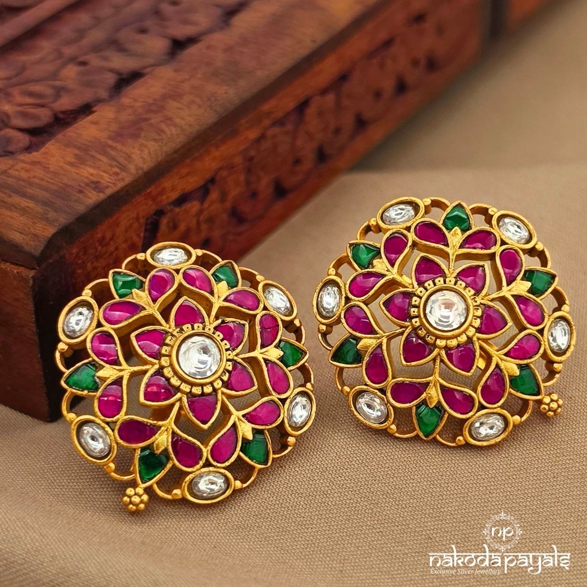 Red Kundan Floral Studs (Ge11016)