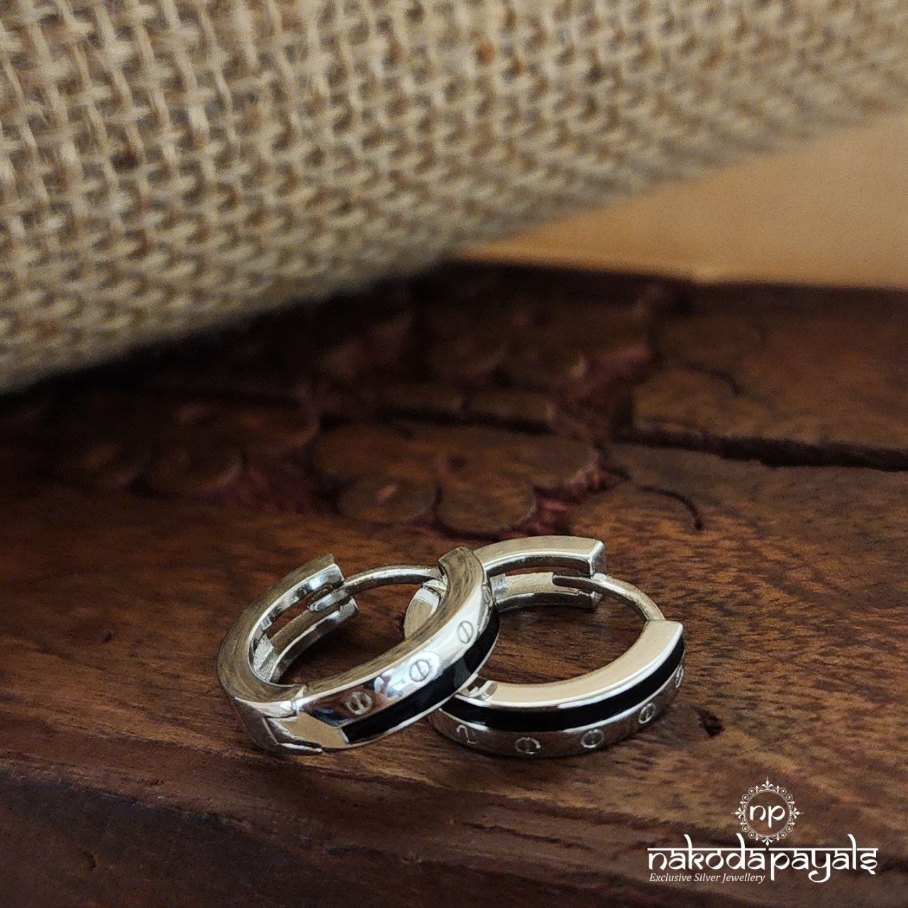 Classic Black Lined Bali (St3103)