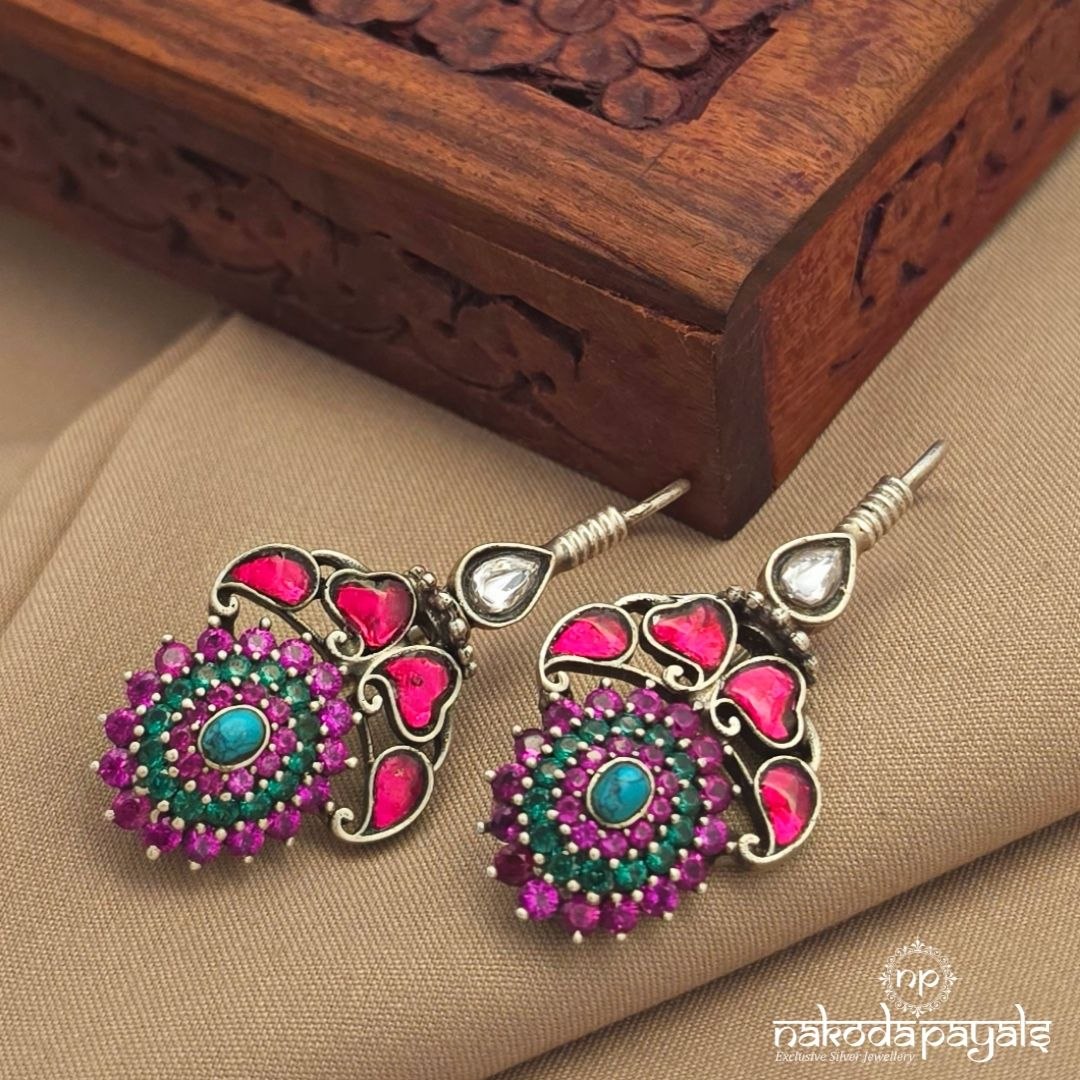 Eye-Catching Hangings (H1722)