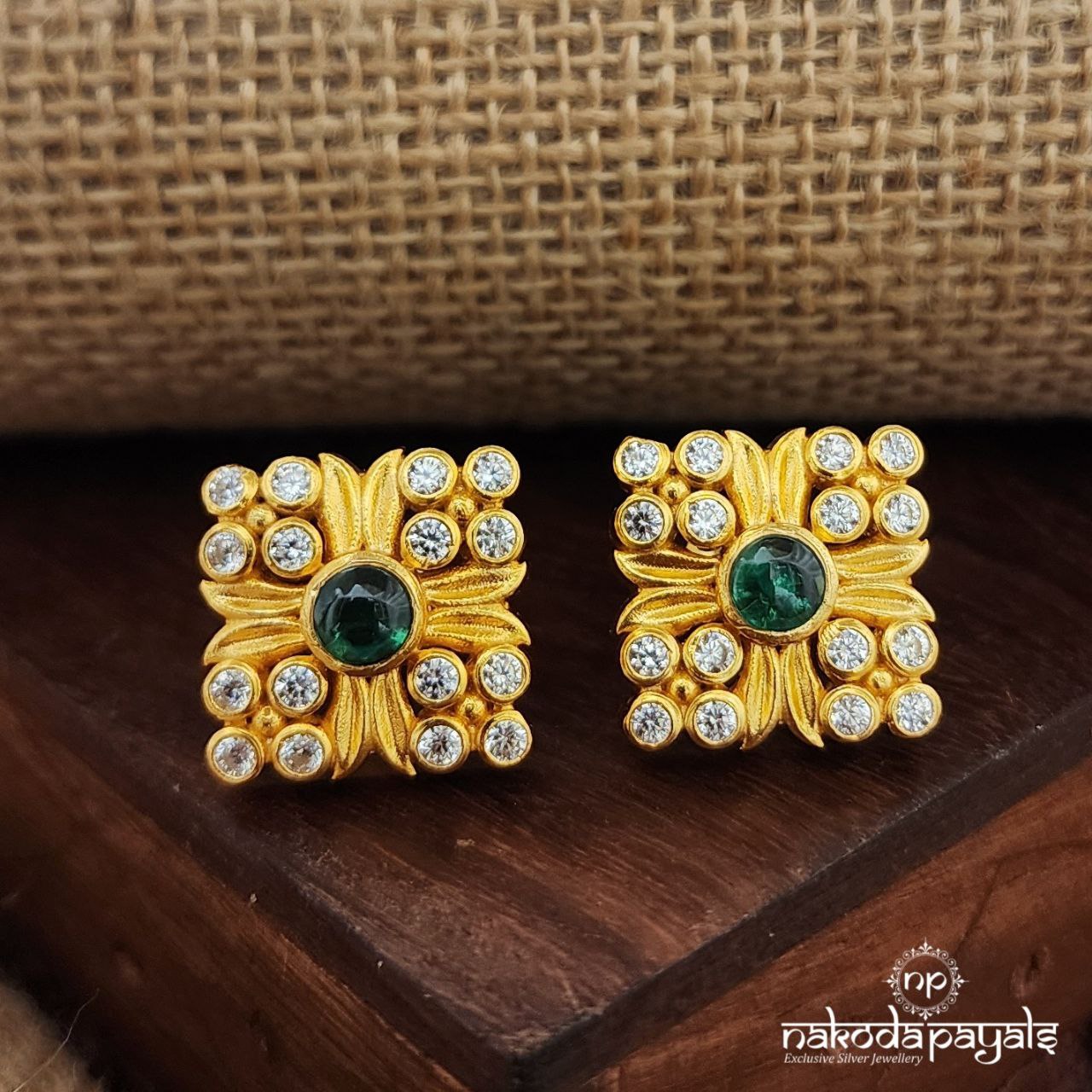 Squarish Green Dot Studs (Ge9332)