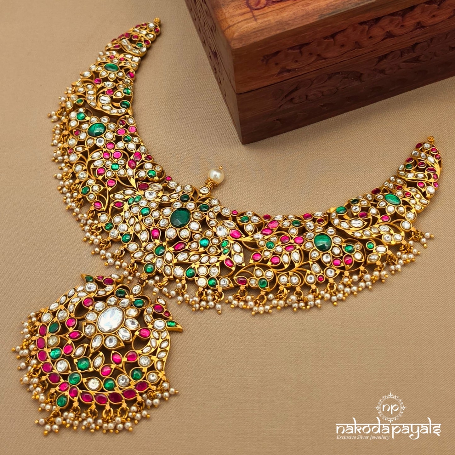 Marvelous White Kundan Peacock Neckpiece (Gn10441)