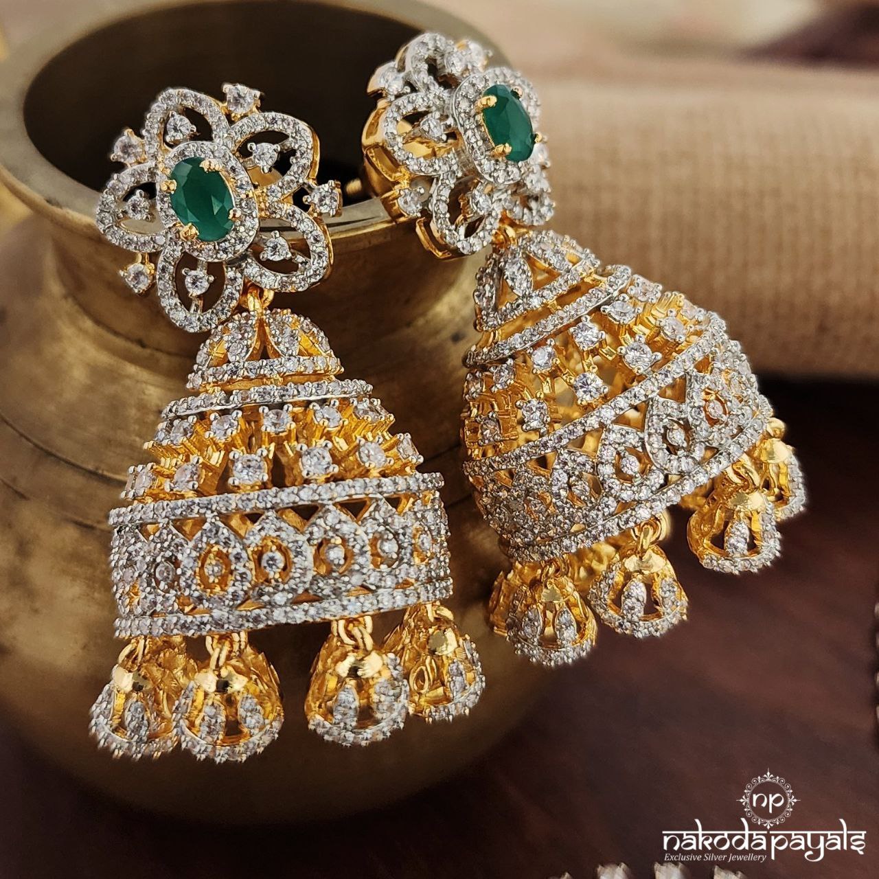 Sparkling Green Neckpiece With Earrings (Gn8826)