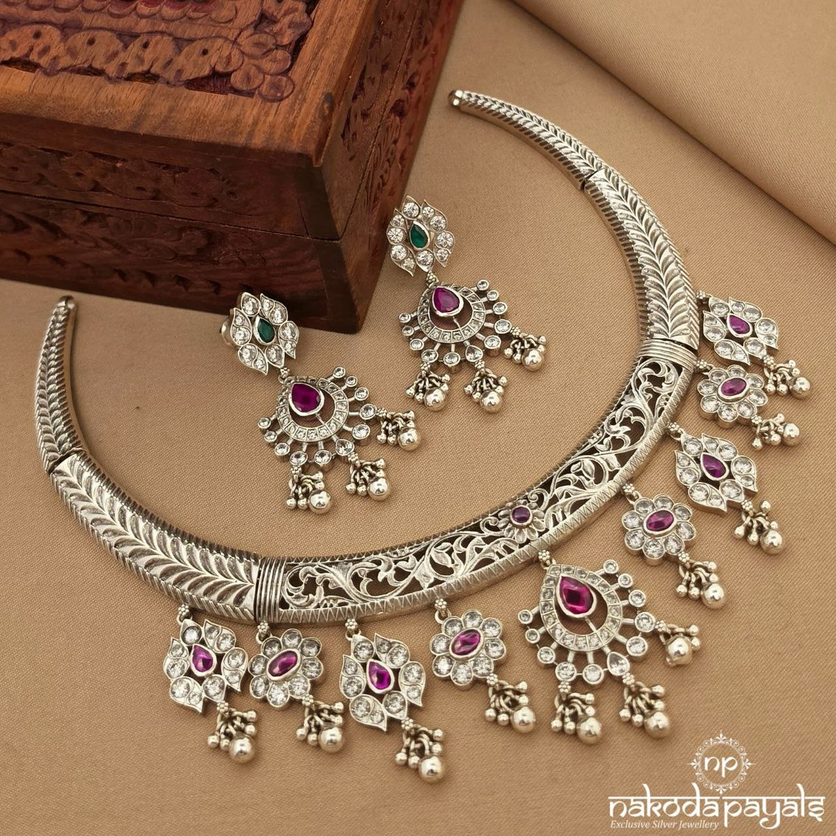 Resplendent Neckpiece With Earring (N12137)
