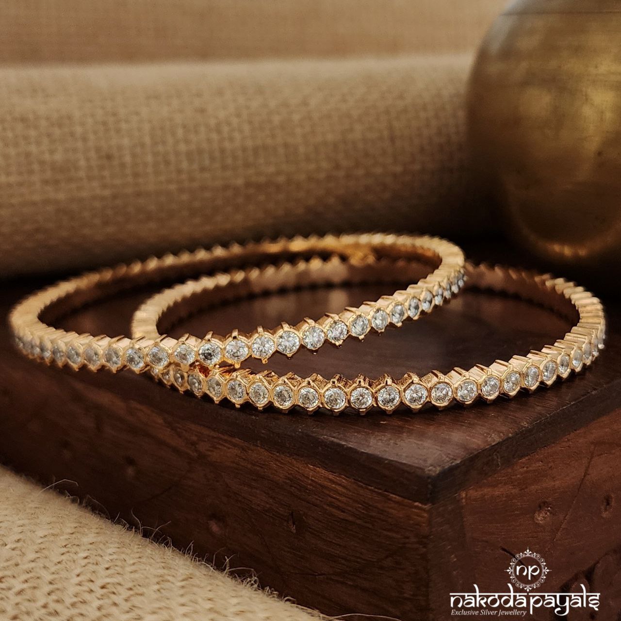 Sparking White Bangle Pair (Gk3052)