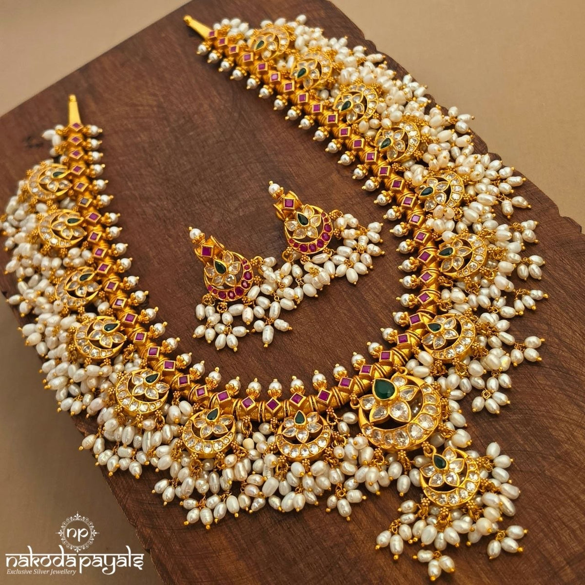 Stunning Guttapusalu Neckpiece With Earrings (Gn11035)