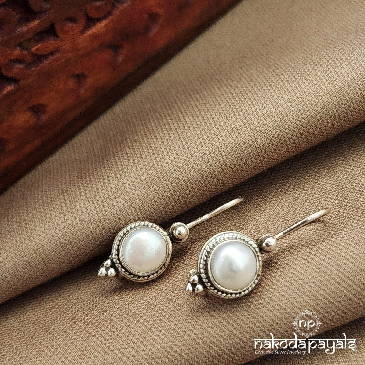 Pearled Drop Hanging (S9548)