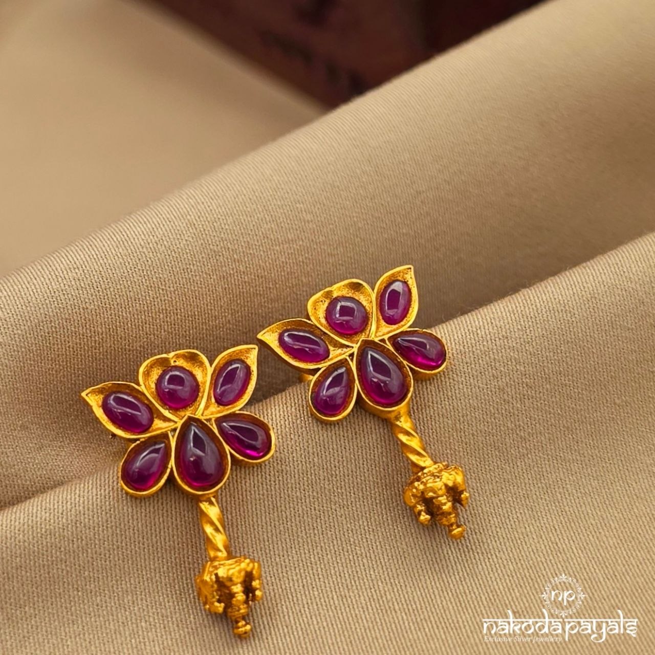 Lotus Kundan Studs (Ge10800)